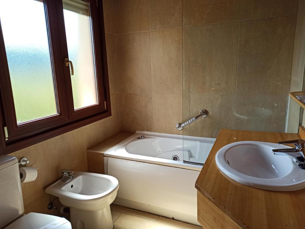 Hotel Guenes Luaran gambar